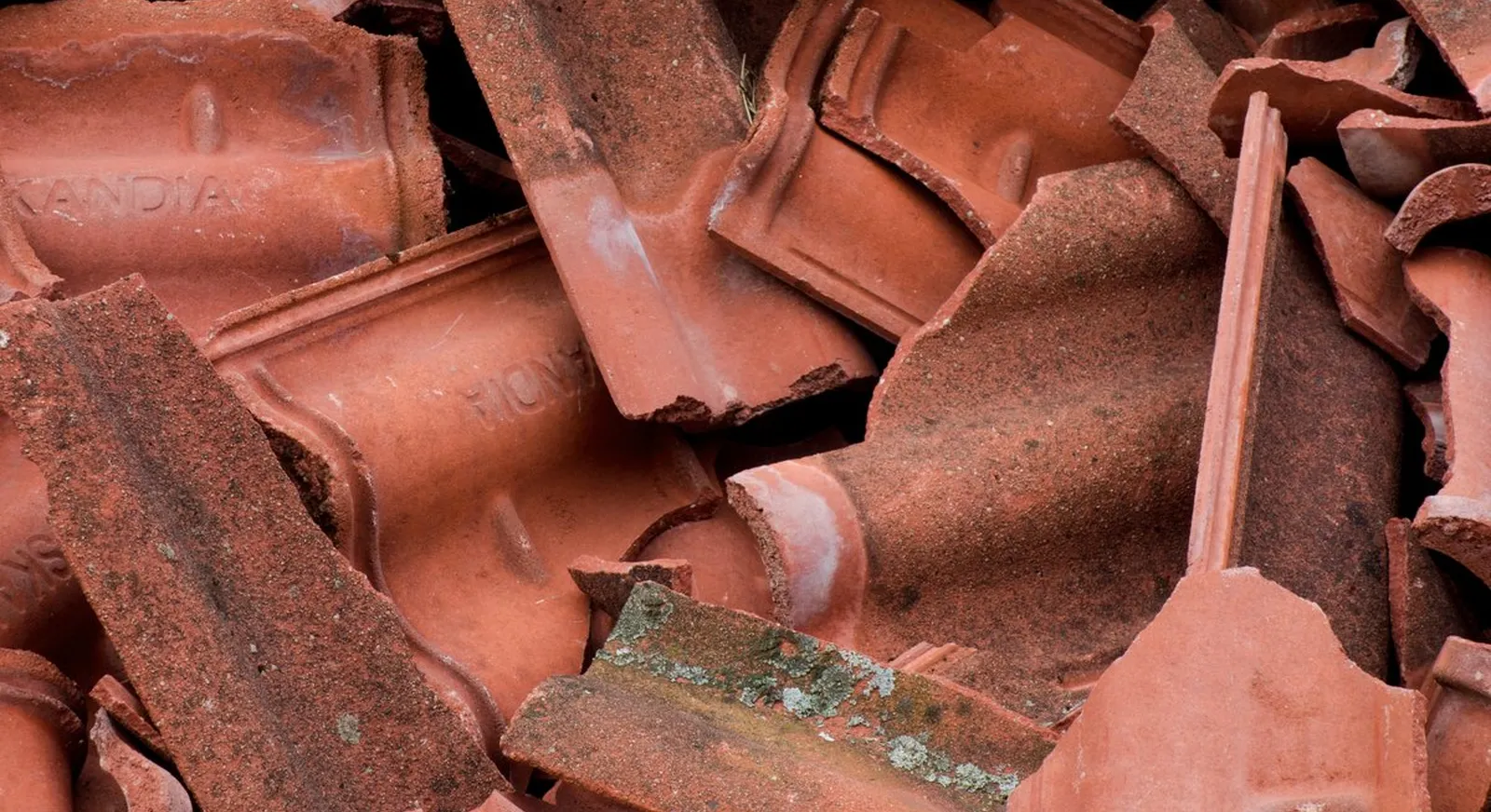 Tuiles cassées avant les travaux
