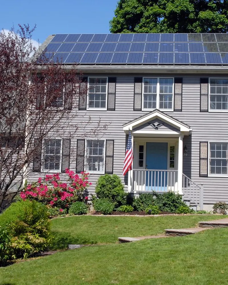 Maison avec toiture rénovée et isolée
