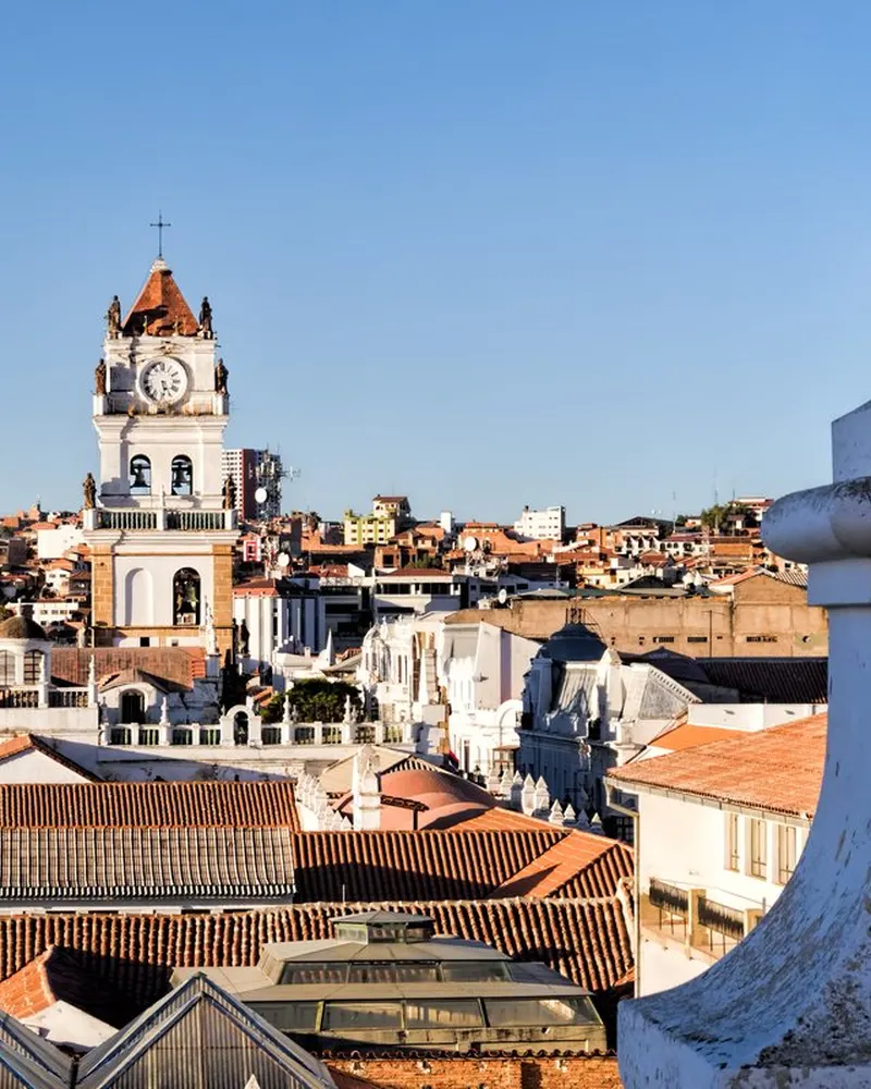 Toits de tuiles en ville